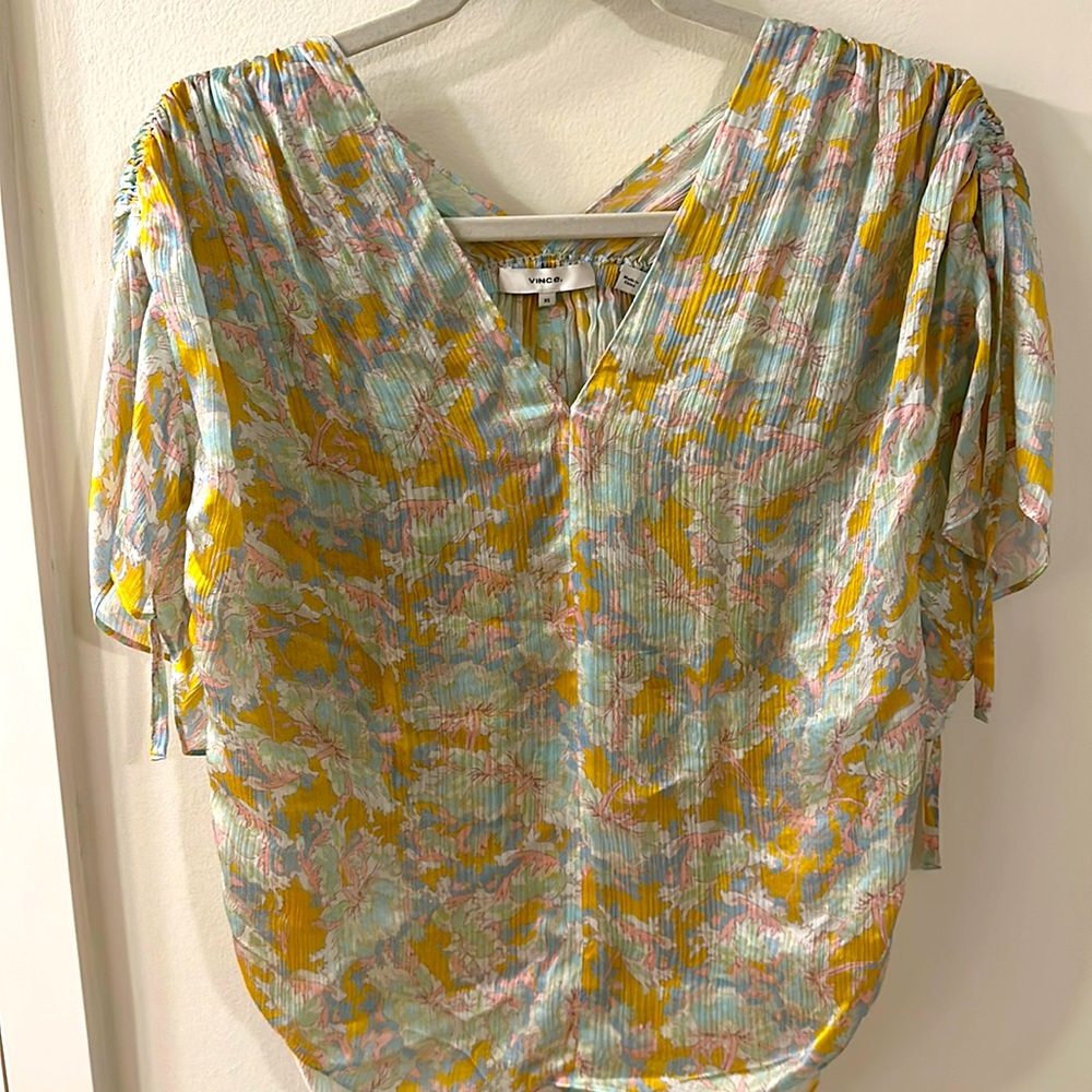 Gorgeous shirt by VINCE - never worn 100% silk
